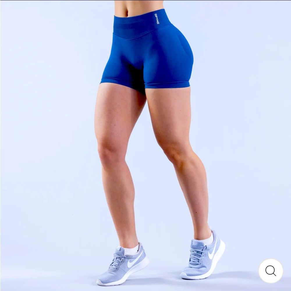 ❌SOLD❌ Dfyne impact gym booty scrunch shorts like new 4.5” dark blue